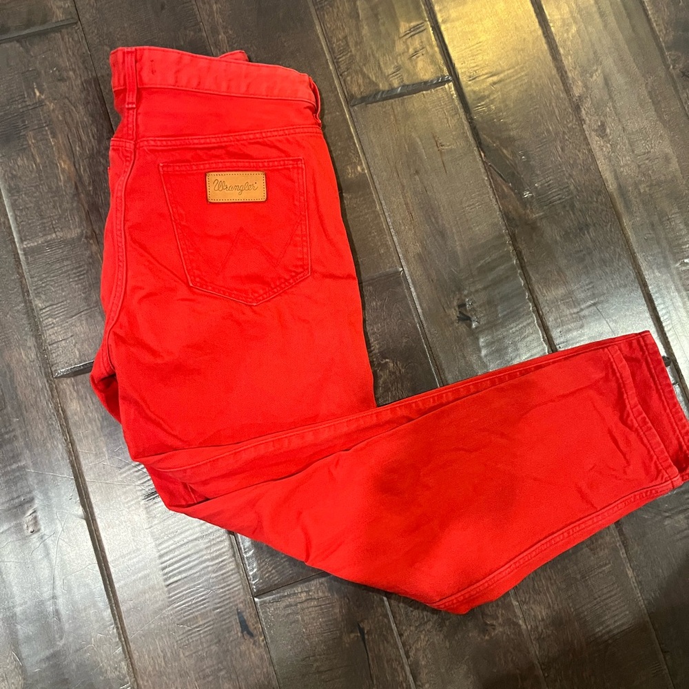 Wrangler jeans 28W. Vintage so they fit more like a modern size 4